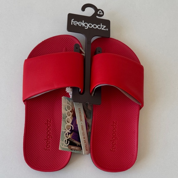 NEW Feelgoodz Red Slide Sandals - Size: 5/6 - Picture 1 of 6